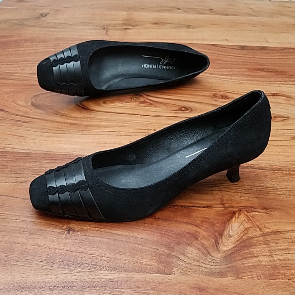 Donald J Pliner Sanchio PUMPS Suede Leather Black